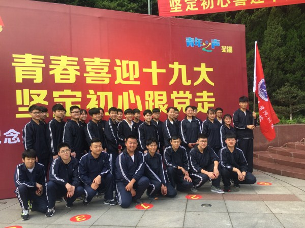 合影_副本.jpg 合影_副本.jpg